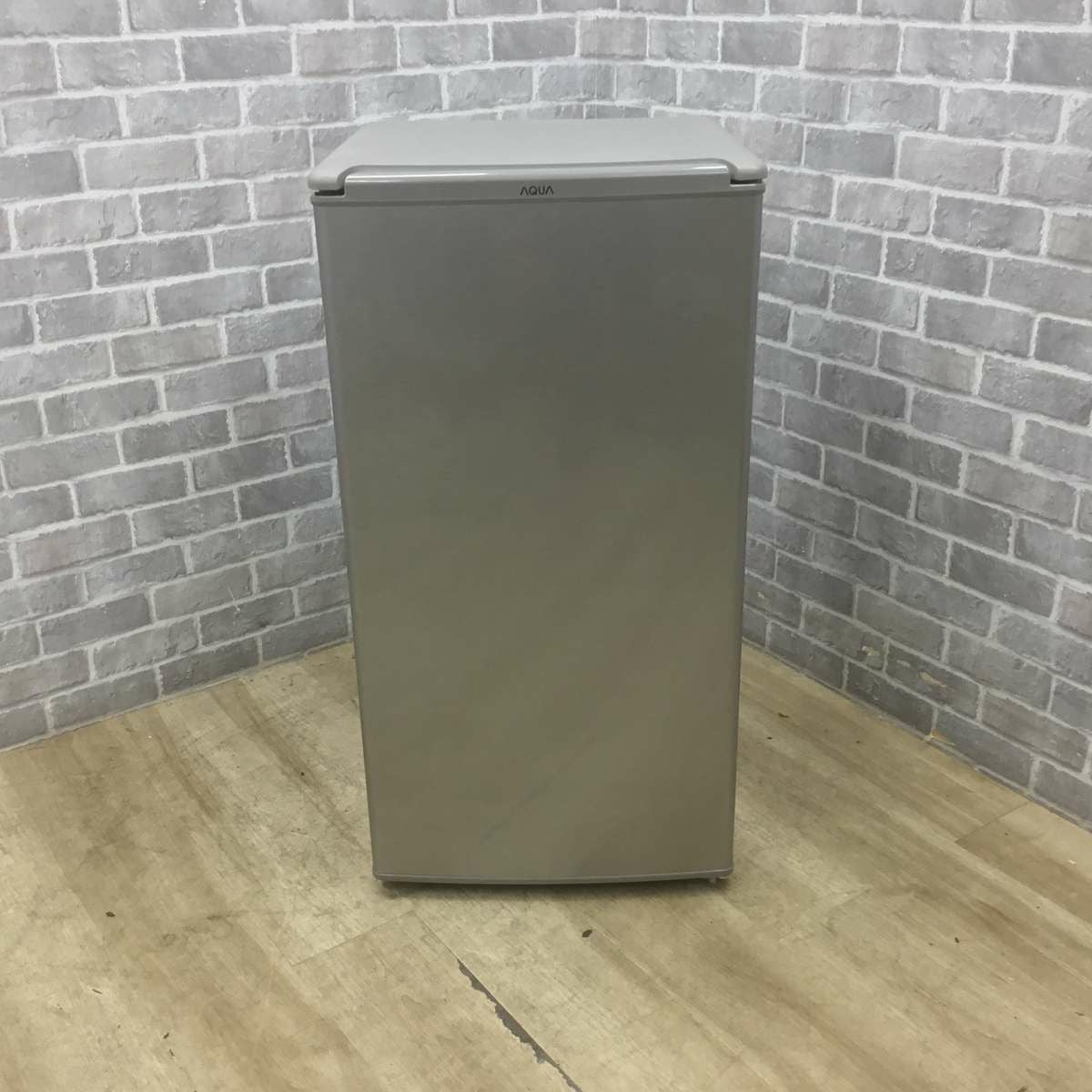 アクア 冷蔵庫 1ドア 75L 右開き シルバー AQR-8K 2022年製