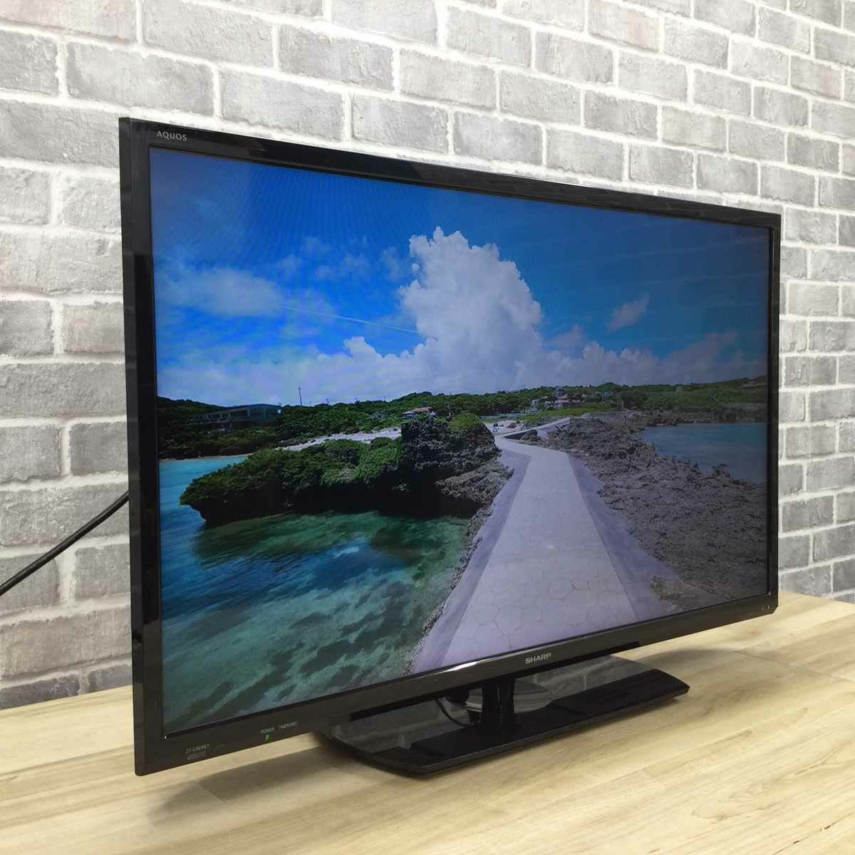 シャープ AQUOS 液晶テレビ 32V型 2チューナー ブラック 2T-C32AE1 シャープ AQUOS 液晶テレビ 32V型 2チューナー ブラック 2T-C32AE1