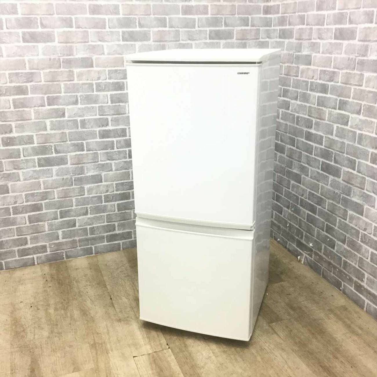 ID 164352　冷蔵庫２ドア　157L　シャープ　２０１８年　SJ-D14D-W Amazon.co.jp: Sharp SJ-D14D-W Refrigerator, 39.7 gal (137 L