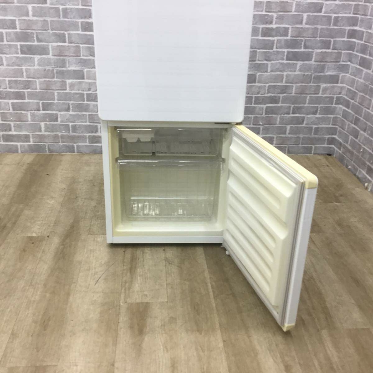 ユーイング 冷蔵庫 2ドア 110L 右開き ホワイト UR-F110H-W 2016年製