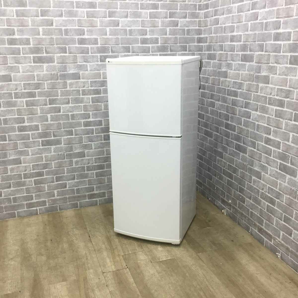 【値下げ】送料込(単身用冷蔵庫) ユーイング MR-F140BI-WS ユーイング 冷蔵庫 2ドア 140L 右開き ホワイト UR-F140J(W) 2017年製