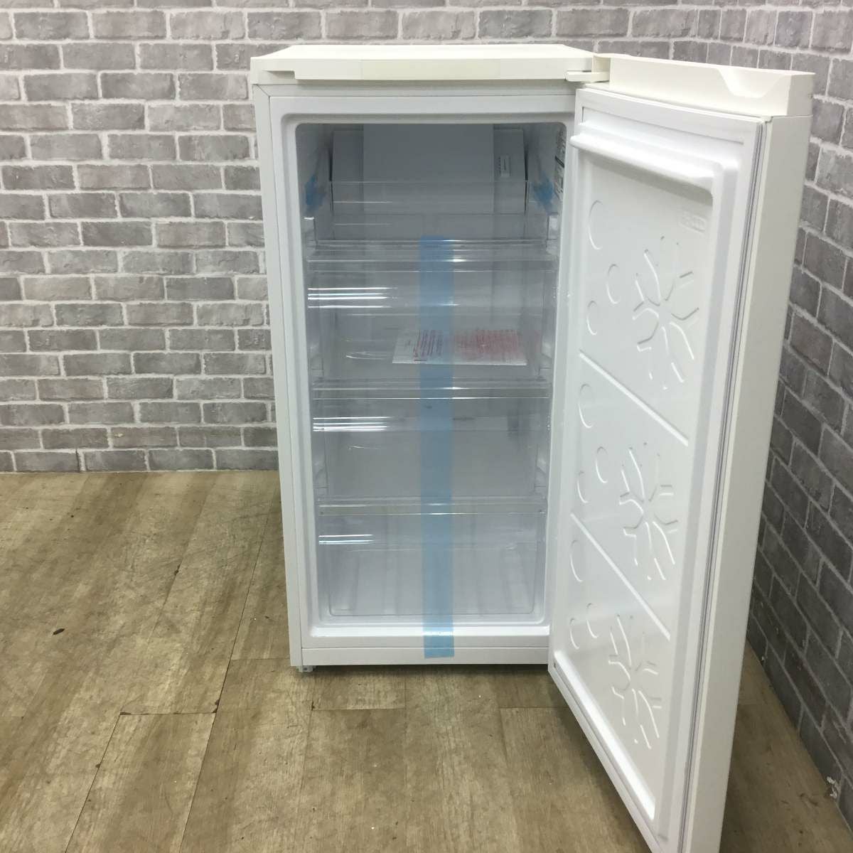 アクア 冷凍庫 1ドア 93L 右開き 【アウトレット】 AQF-FA9R-W 2025年製
