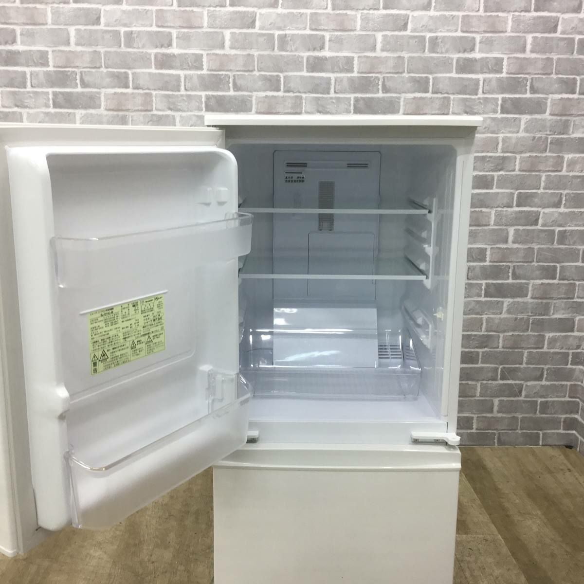シャープ 冷蔵庫 2ドア 137L どっちもドア SJ-D14C-W 2017年製