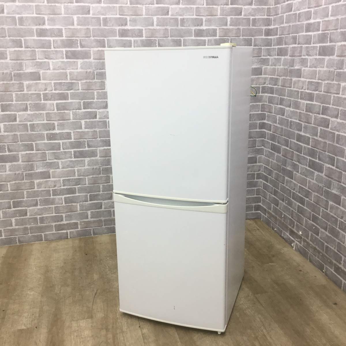 【リユースのサカイ柏店】 J2054 高年式！6ヶ月保証付き！ 2ドア冷蔵庫  アイリスオーヤマ IRIS OHYAMA IRSD-14A-S 142L  2021年製 動作確認、クリーニング済み 流山市 中古冷蔵庫 松戸市 中古冷蔵庫 我孫子市 中古冷蔵庫 船橋市 中古冷蔵庫 守谷市 中古冷蔵庫 取手市 中古冷蔵庫 アイリスオーヤマ 冷蔵庫 2ドア 142L 右開き IRSD-14A-W 2020年製