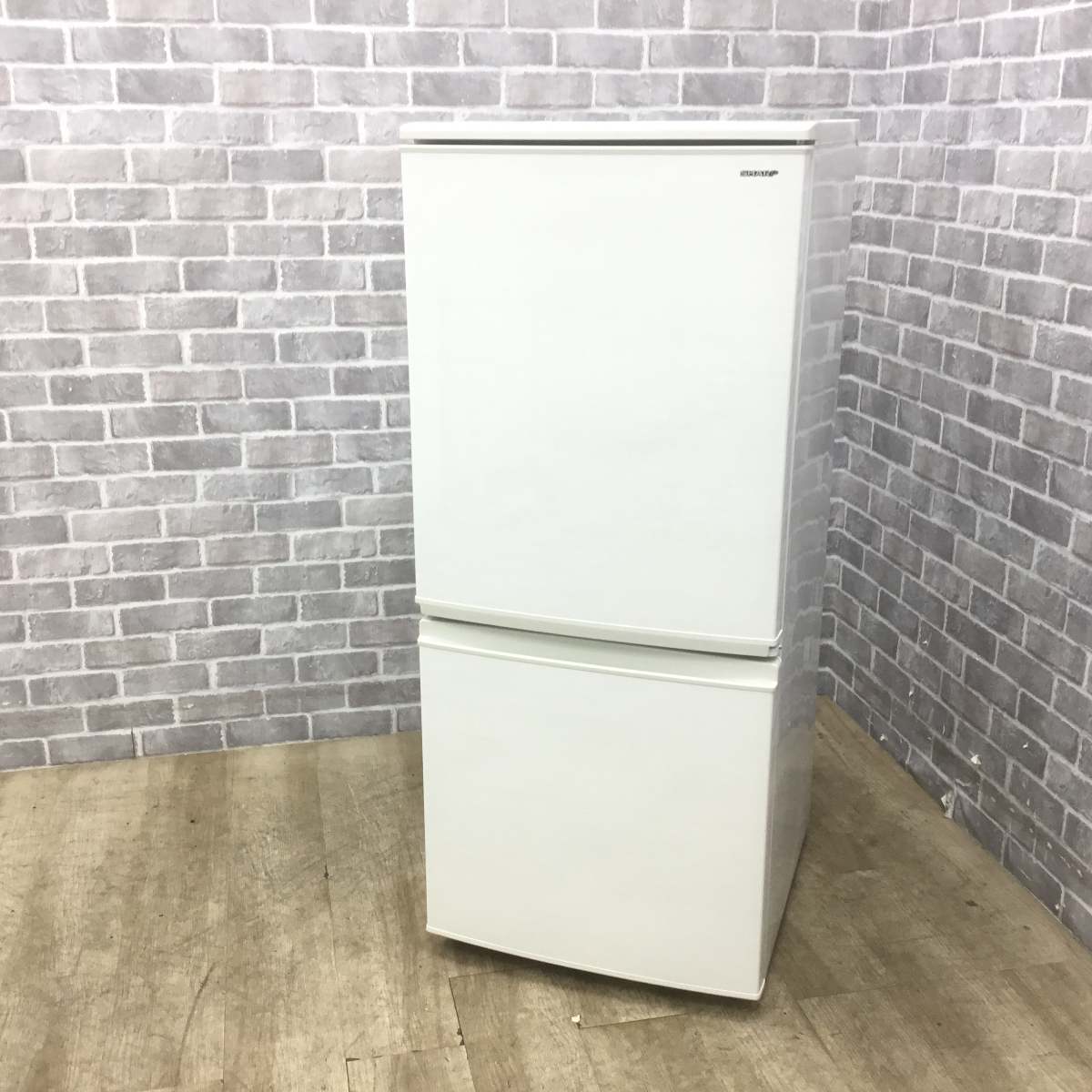 ID 567160　冷蔵庫２ドア　137L　シャープ　２０１８年　SJ-D14D シャープ 冷蔵庫 2ドア 137L どっちもドア SJ-D14D-W 2018年製