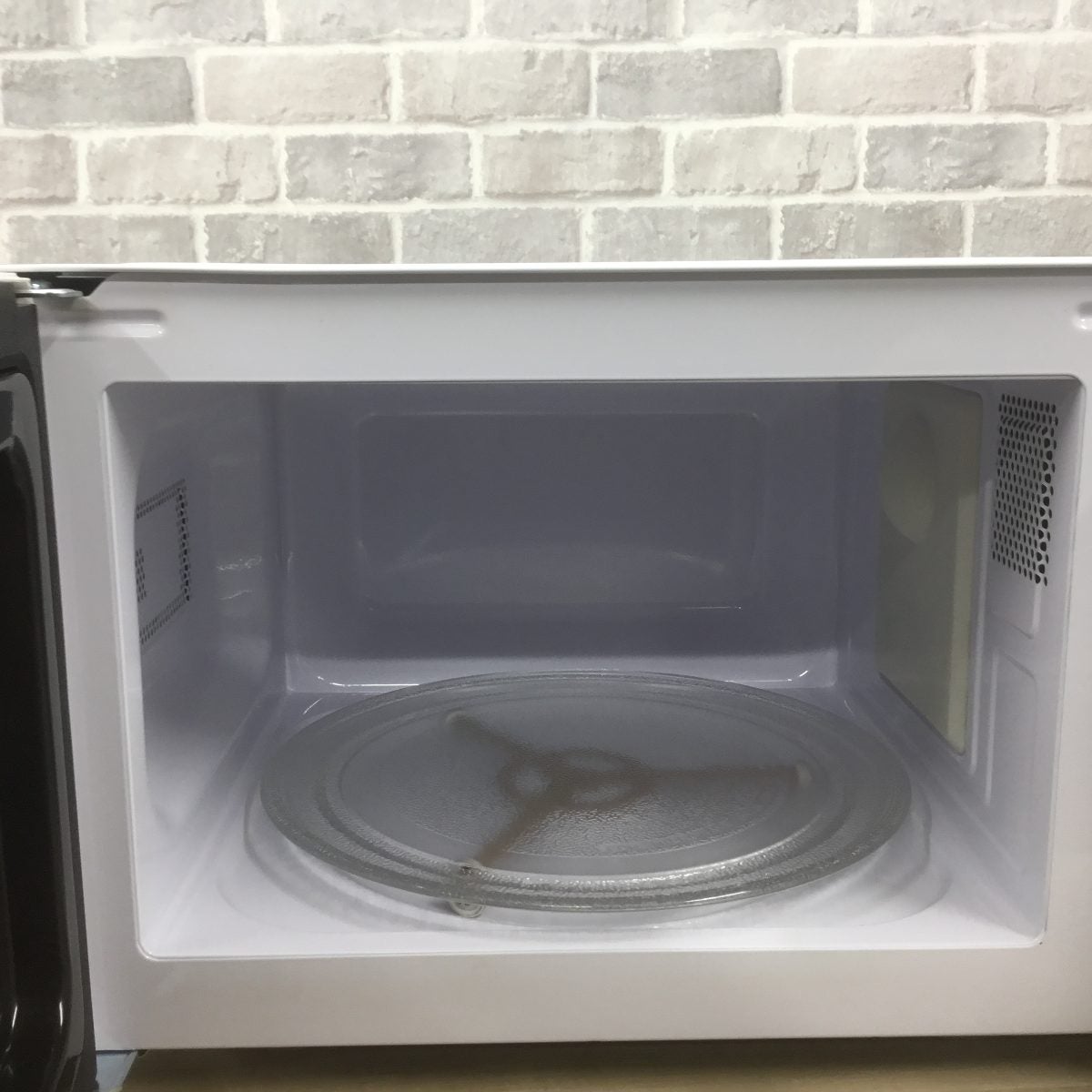 ユアサプライムス 電子レンジ 700W 17L 50hz専用 PRE-703C 2024年製