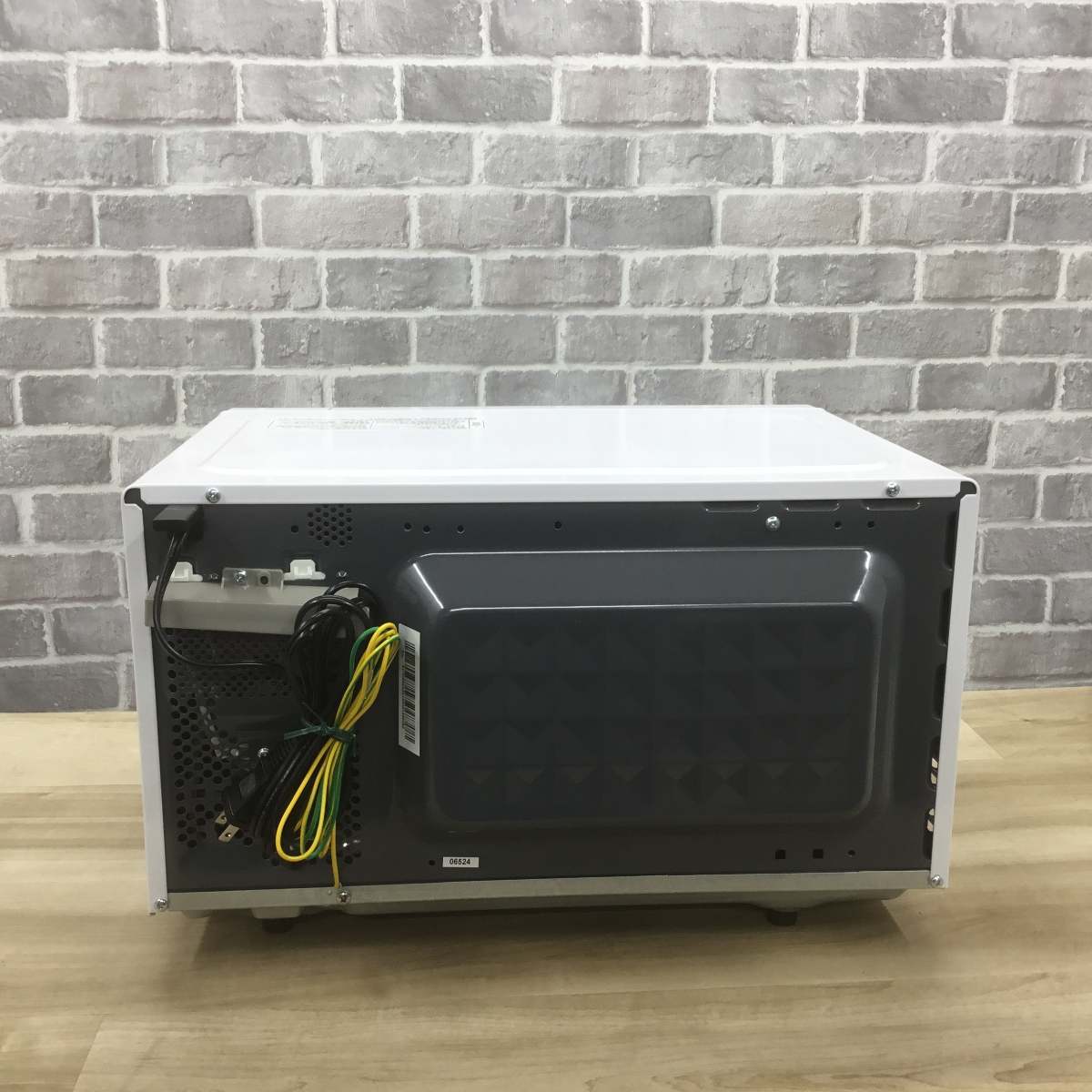 ヤマダ電機 電子レンジ 700W 17L ヘルツフリー フラット YMW-ST17J1(W) 2025年製
