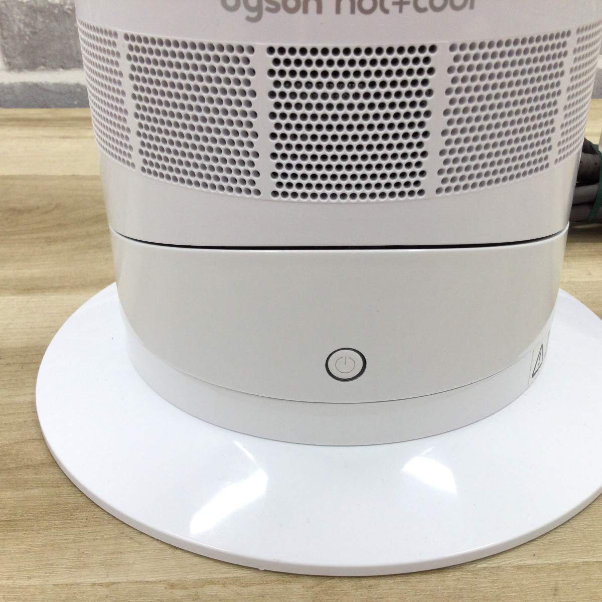 【極美品】dyson Hot+Cool AM09 ファンヒーター 2025年製 dyson (ダイソン) セラミックファンヒーター AM09 2025年製