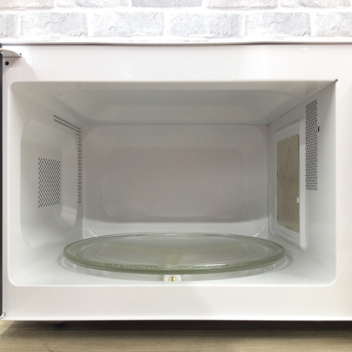 シャープ 電子レンジ 700W 20L 50hz RE-T3-W5-W 2019年製