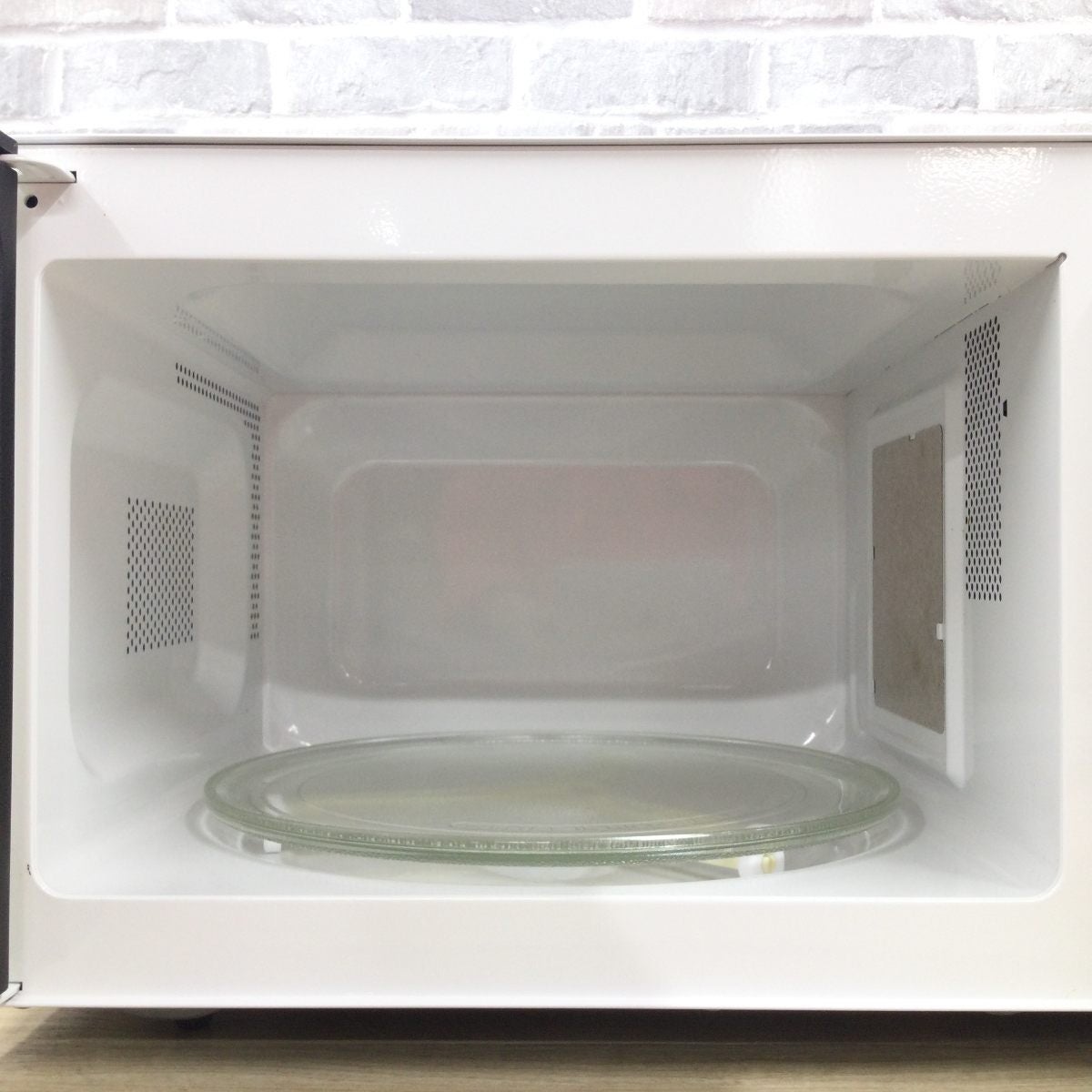 シャープ 電子レンジ 700W 20L 50hz RE-T3-W5-W 2018年製