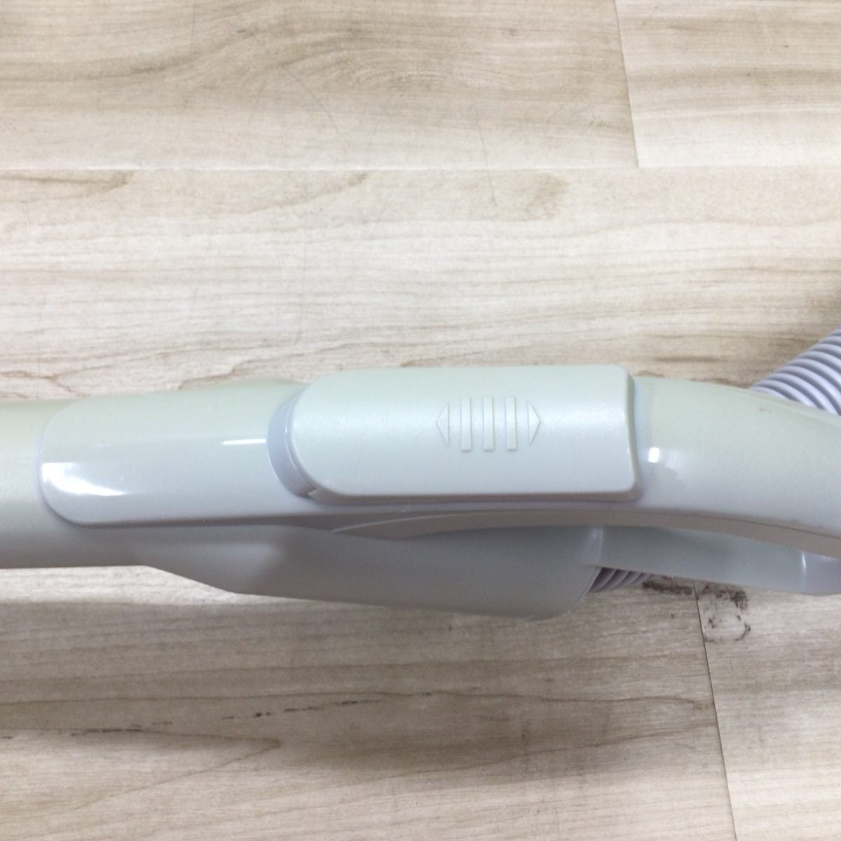 アイリスオーヤマ 掃除機 紙パック式 200W IC-B102-W