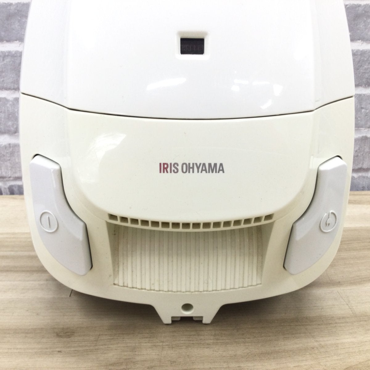 アイリスオーヤマ 掃除機 紙パック式 200W IC-B102-W