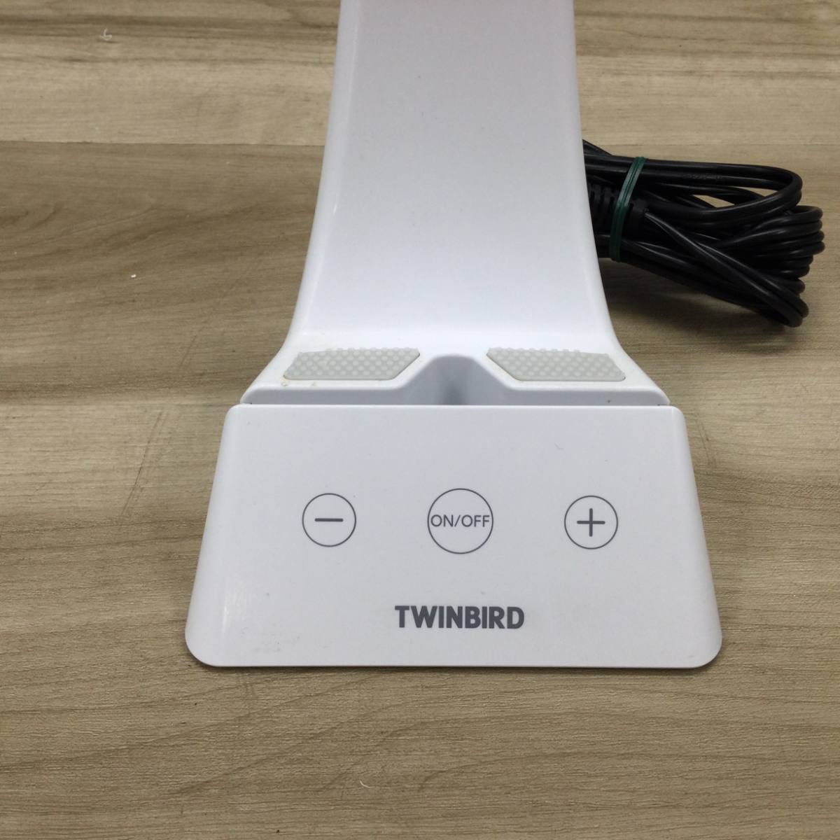 ツインバード LEDデスクライト スマホスタンド付 LE-H845W 2021年製