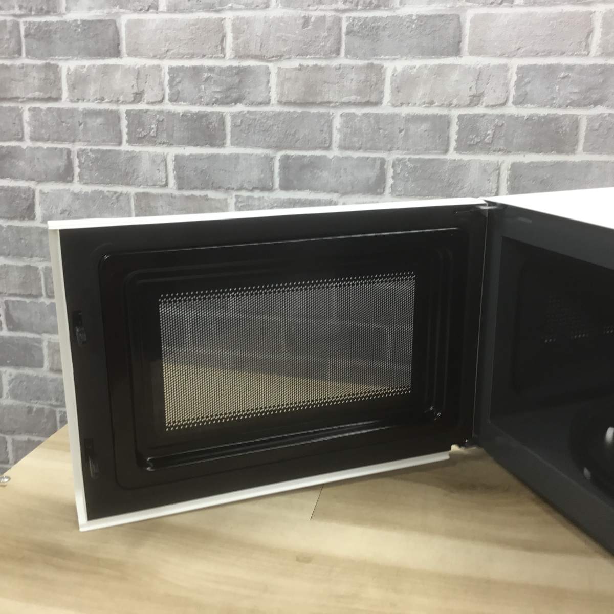 シャープ 電子レンジ 520W 18L ヘルツフリー RE-TM18-W 2024年製