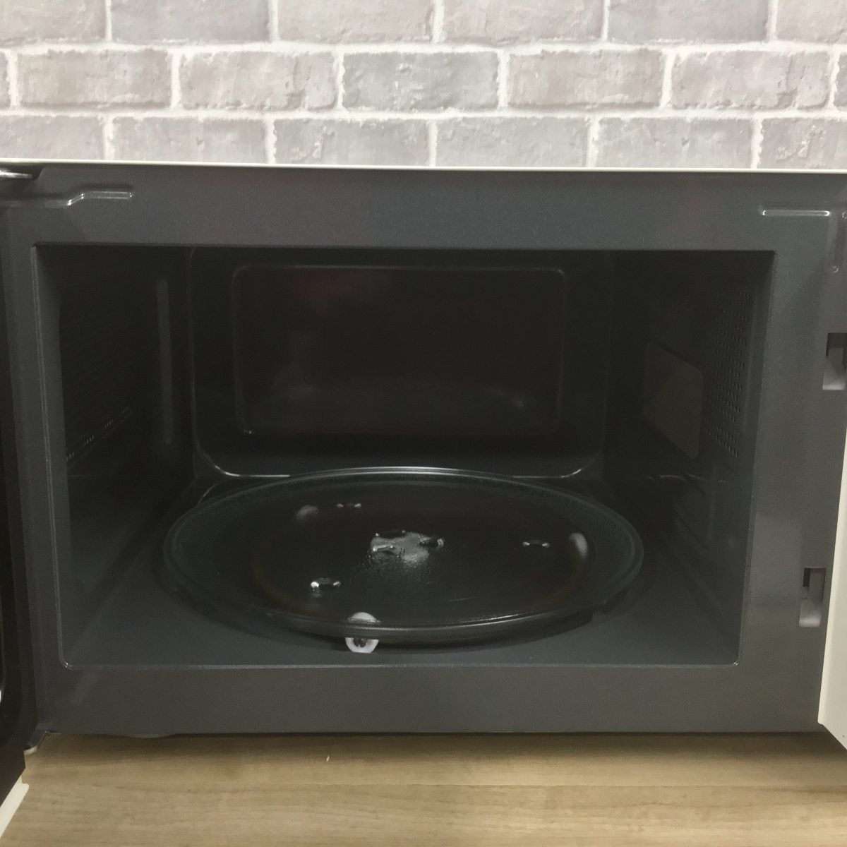 シャープ 電子レンジ 520W 18L ヘルツフリー RE-TM18-W 2020年製
