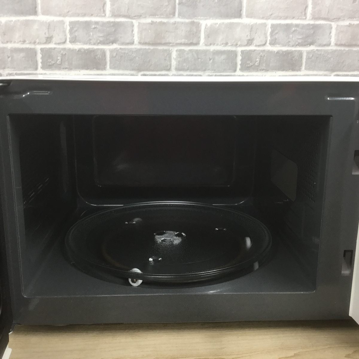 シャープ 電子レンジ 520W 18L ヘルツフリー RE-TM18-W 2020年製