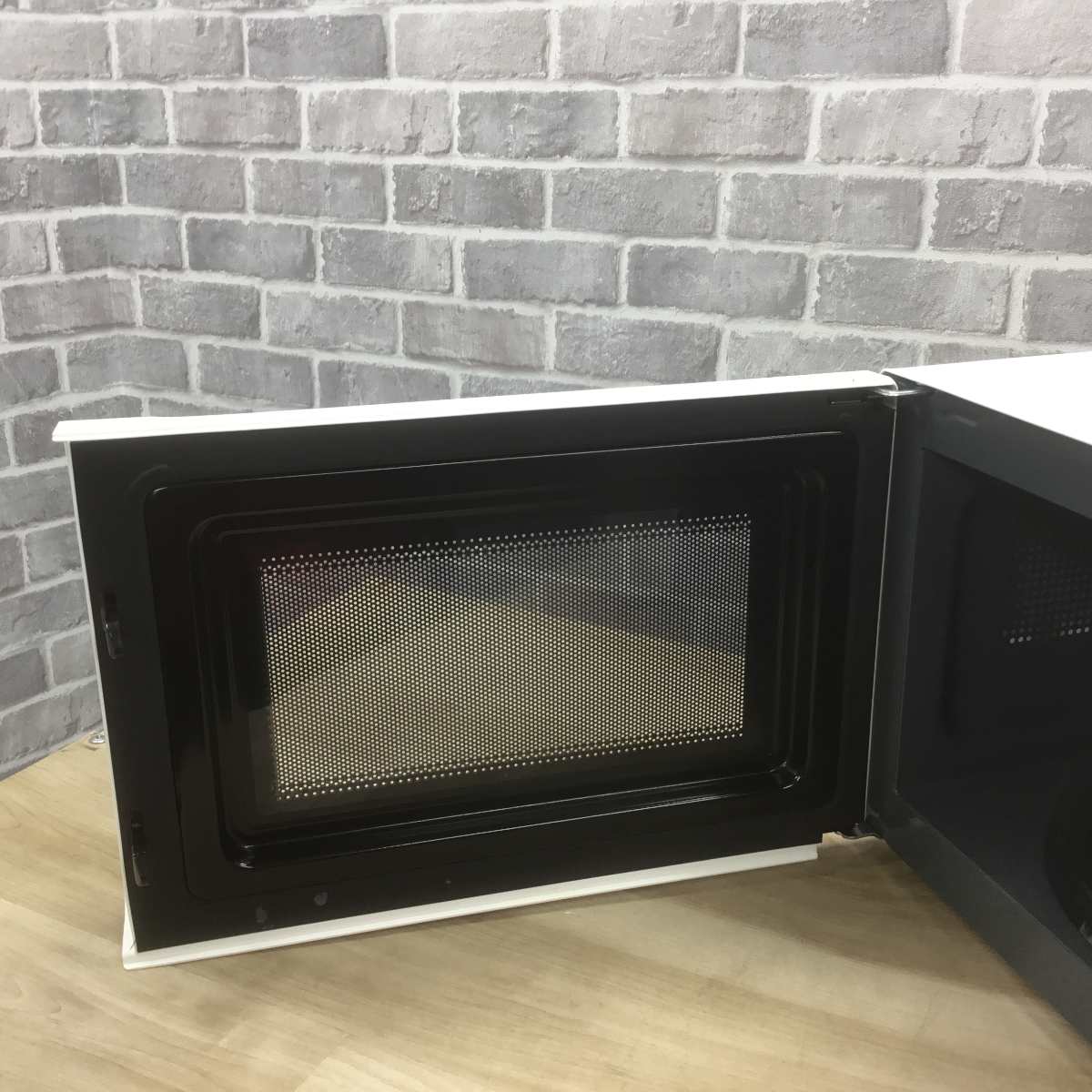 シャープ 電子レンジ 520W 18L ヘルツフリー RE-TM18-W 2020年製