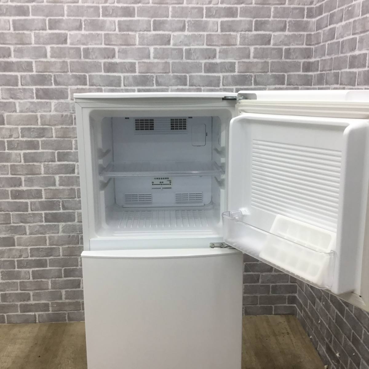 ユーイング 冷蔵庫 2ドア 140L 右開き UR-F140J(W) 2018年製