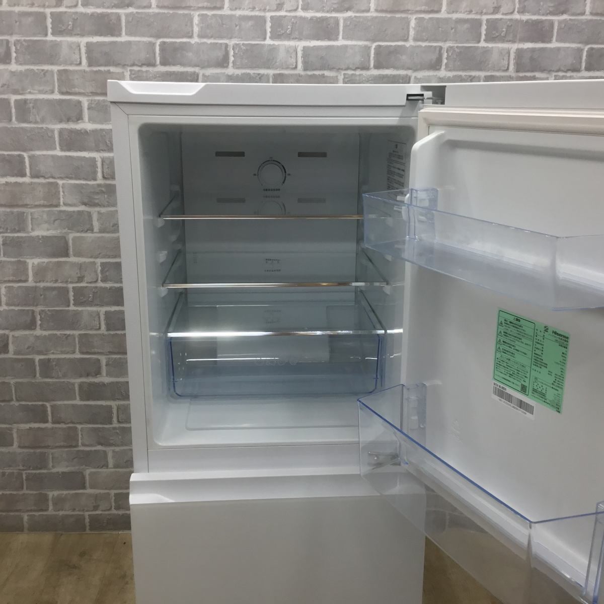 ハイセンス 冷蔵庫 2ドア 135L 右開き HR-G13C-W 2022年製