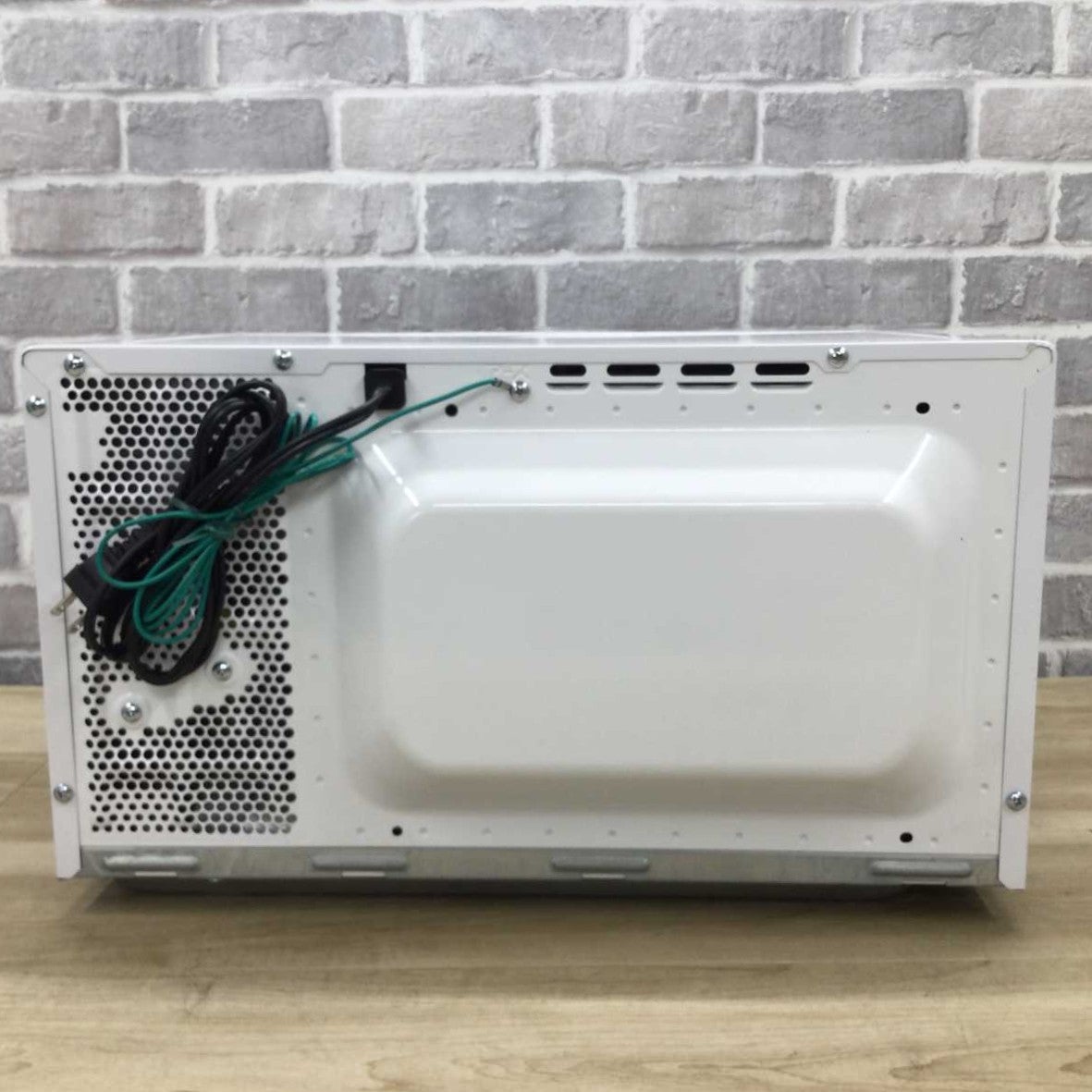 シャープ 電子レンジ 700W 20L 50hz RE-T3-W5-W 2018年製