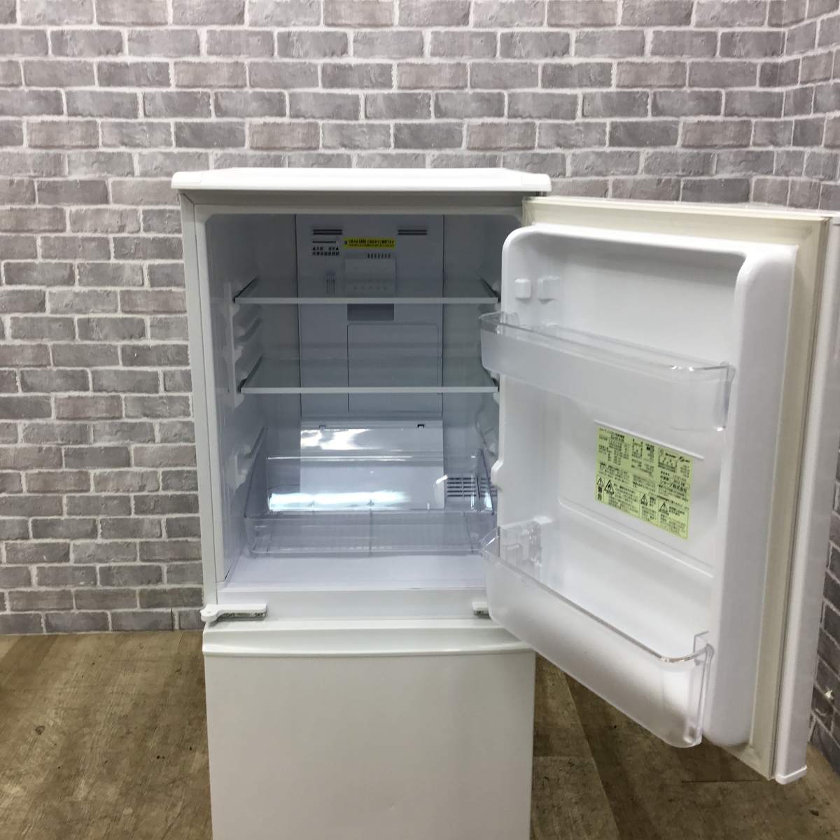 シャープ 冷蔵庫 2ドア 137L どっちもドア SJ-914-W 2015年製