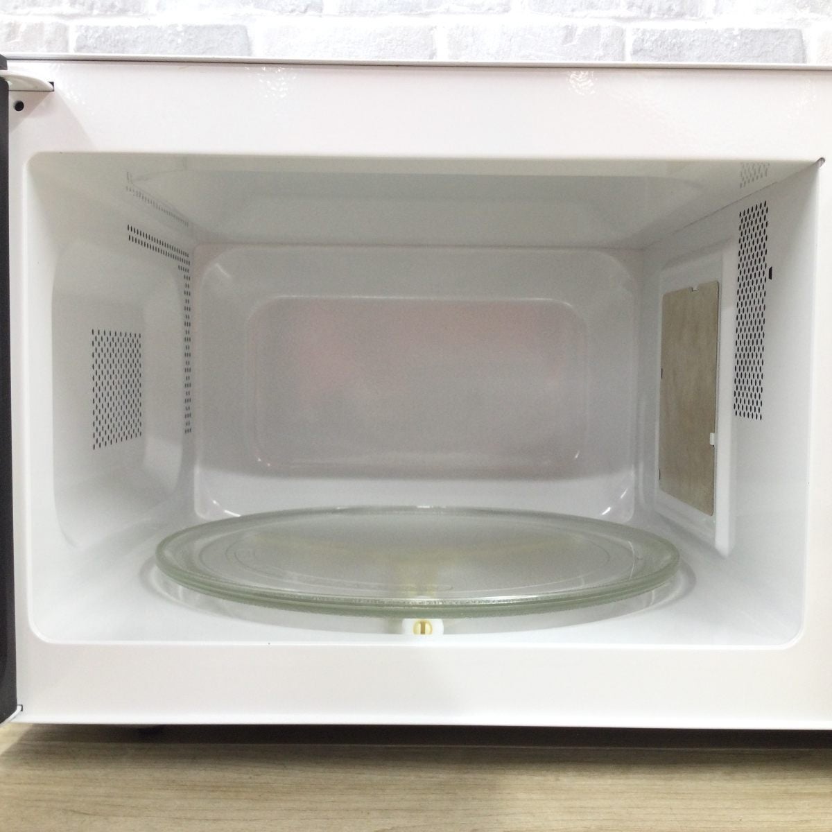 シャープ 電子レンジ 700W 20L50hz専用 RE-T3-W5 2019年製