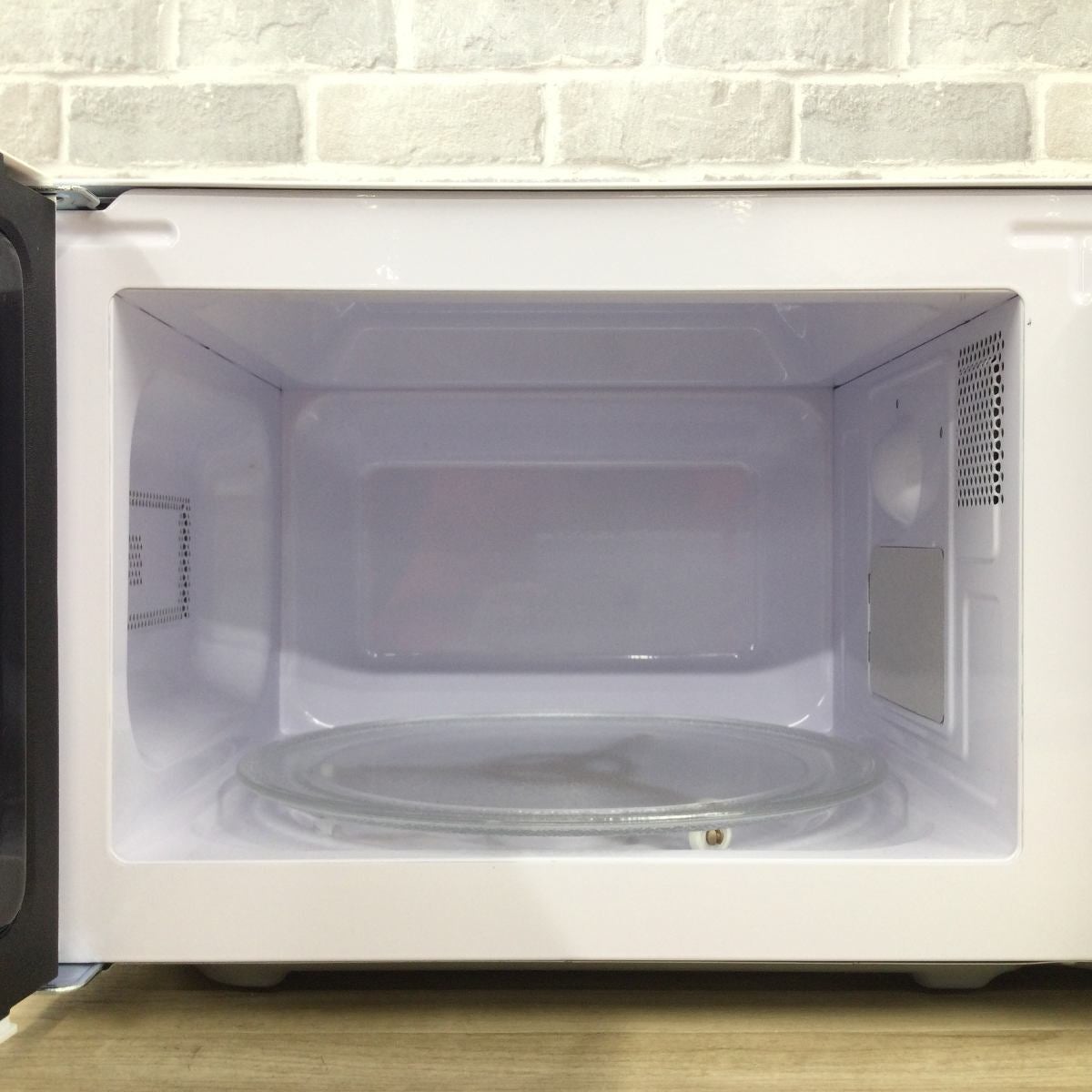 山善 電子レンジ 700W 17L 50hz YRM-HF171(W) 2025年製