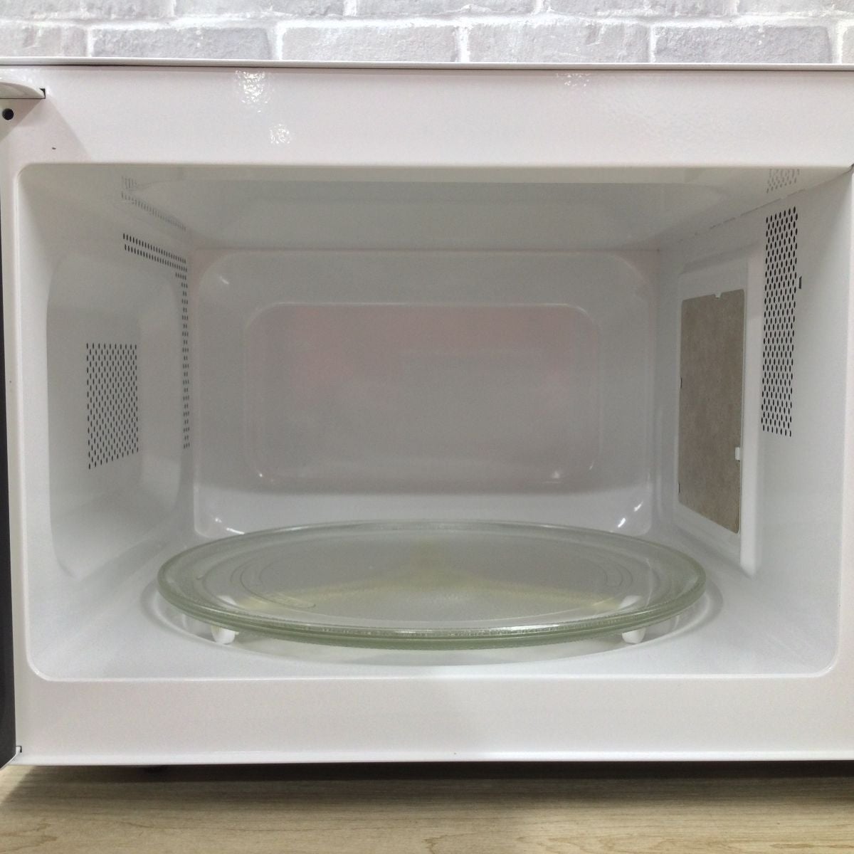 シャープ 電子レンジ 700W 20L50hz専用 RE-T3-W5 2017年製