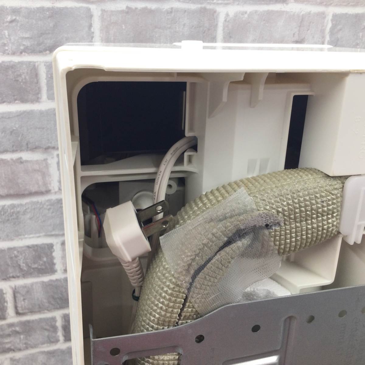シャープ エアコン 2.5kw 【プラズマクラスター25000搭載】 AY-P25TD-W 2022年製