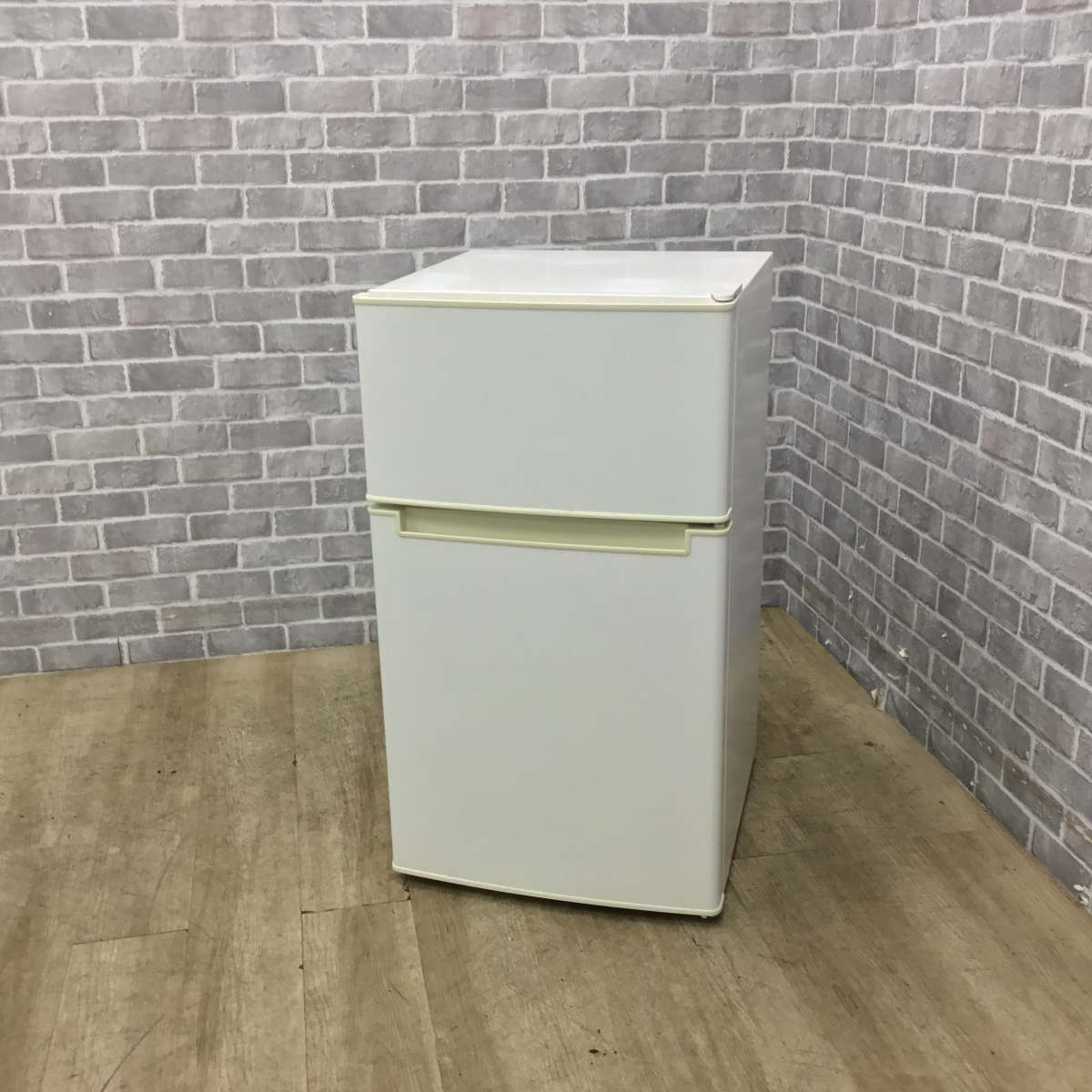 タグレーベルバイアマダナ 冷蔵庫 2ドア 85L 右開き AT-RF85B 2018年製