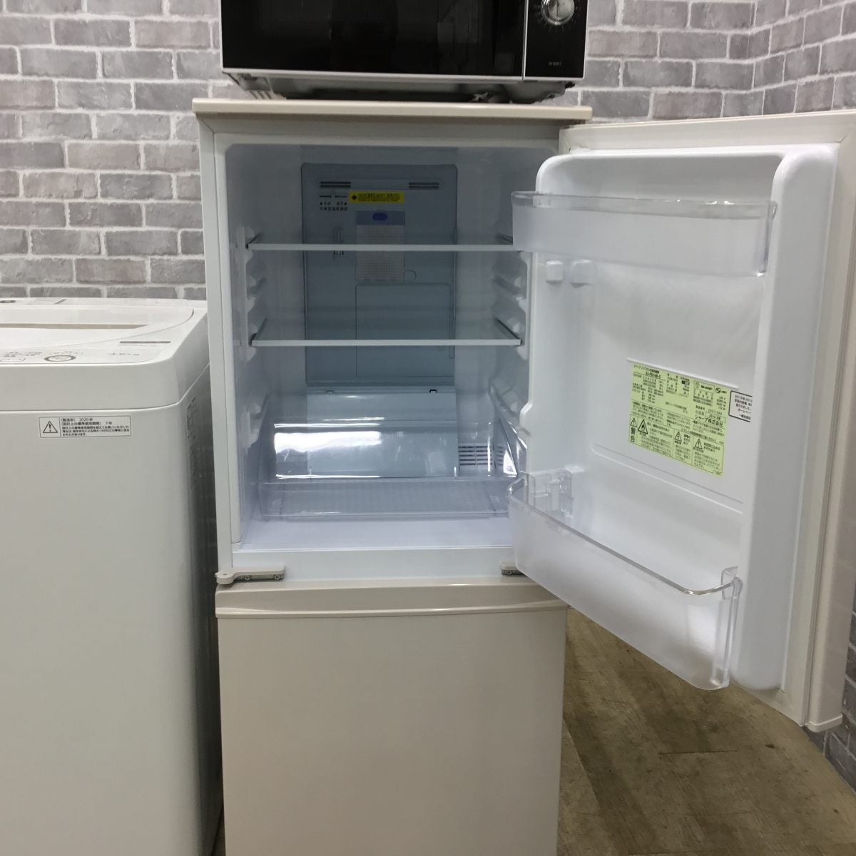 運搬取付無料！純正東芝洗濯機・フラットレンジ＋シャープ冷蔵庫・炊飯器4点セット！ 家電3点セット シャープ 冷蔵庫 137L シャープ 洗濯機 4.5kg 東芝 電子