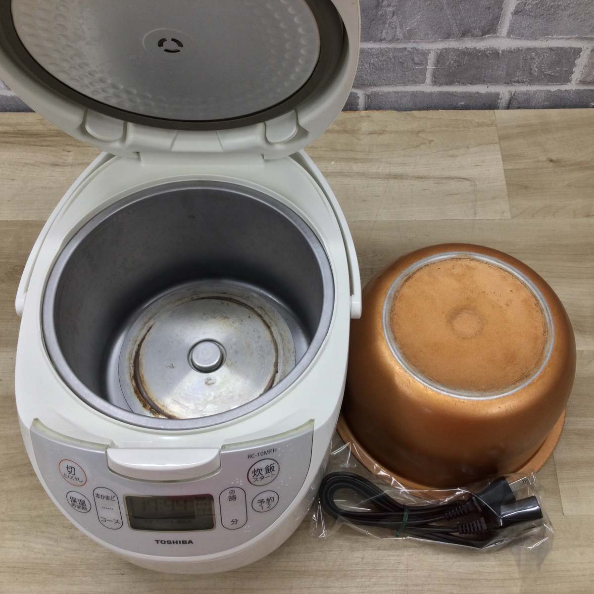 東芝 炊飯器 マイコン式 5.5合炊き RC-10MFH 2018年製 | リユース家電Happy