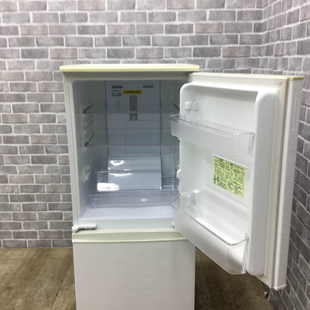 シャープ 冷蔵庫 2ドア 137L どっちもドア SJ-D14E-W 2019年製