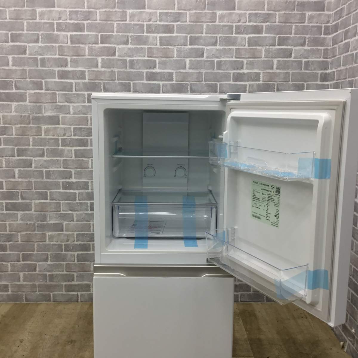 アクア 冷蔵庫 2ドア 139L 右開き 【アウトレット】 AQR-14E5(W) 2025