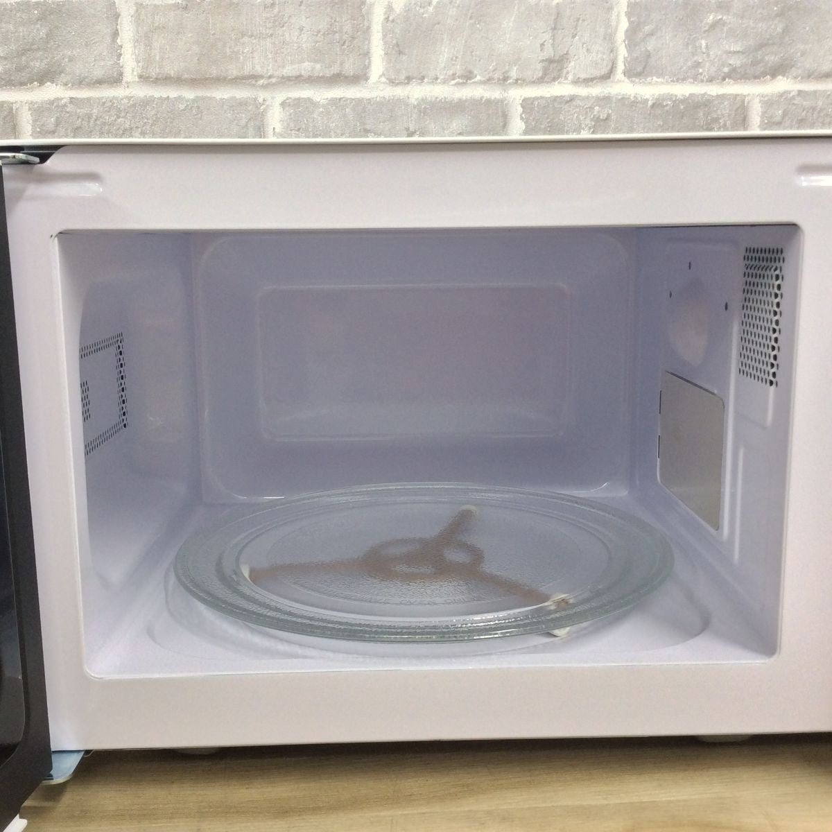 ユアサプライムス 電子レンジ 700W 17L 50hz PRE-680HFE4（W) 2025年製